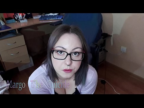 ❤️ Neska sexy betaurrekoekin dildoa zurrupatzen du kameraren aurrean ️ Pornografia pornoan eu.japangaysex.ru ️❤